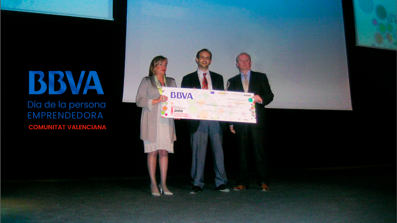 Award ceremony: BBVA presents a check for ‘Mejor proyecto autonómico 2008’ during ‘Día de la persona emprendedora’ in Comunitat Valenciana.