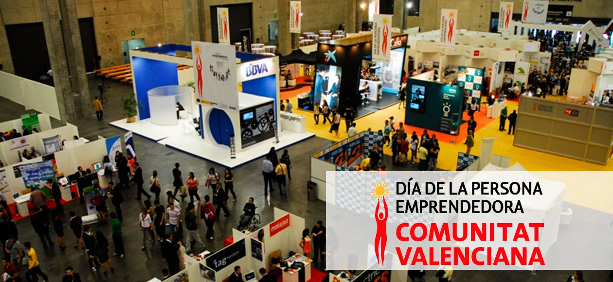 Event space during the Entrepreneur's Day 2008, featuring booths and exhibitions aimed at supporting Valencian entrepreneurs.